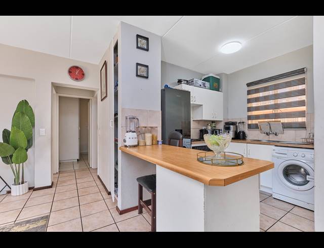 2 BEDROOM APARTMENT FOR SALE IN SUNDOWNER